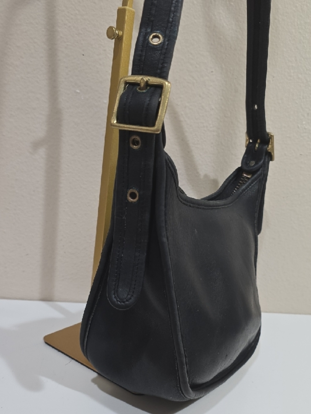 Vintage Coach Black Leather Hobo🌹 Crossbody with Gold-Tone Hardware - Picture 5 of 15